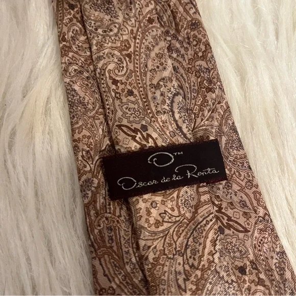 Oscar de la Renta Paisley Tie - Picture 7 of 7